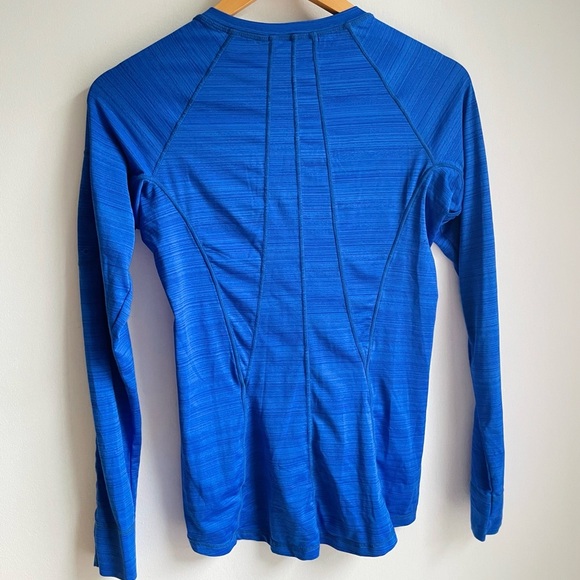 Athleta Longsleeve Workout Top Size Medium - Picture 4 of 8